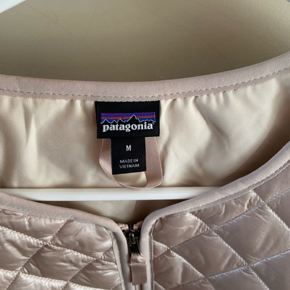 Never worn Patagonia Sherpa/quilted coat - Picture 2 of 3